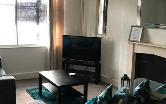 Chic Holiday Home in Manchester near Sheen Gardens