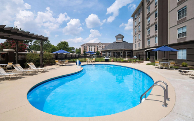 La Quinta Inn & Suites by Wyndham Greensboro NC