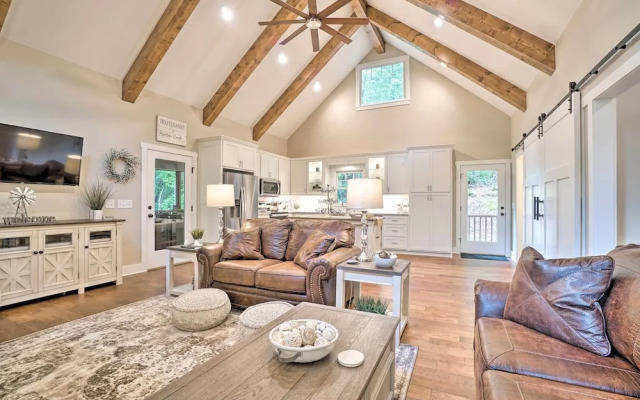 Hootenanny at Horton Creek: Creekside Escape!