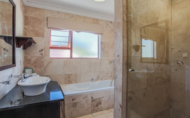 Sunninghill Guest Lodge