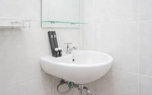 Relax And Simply Studio Apartment At Parkland Avenue