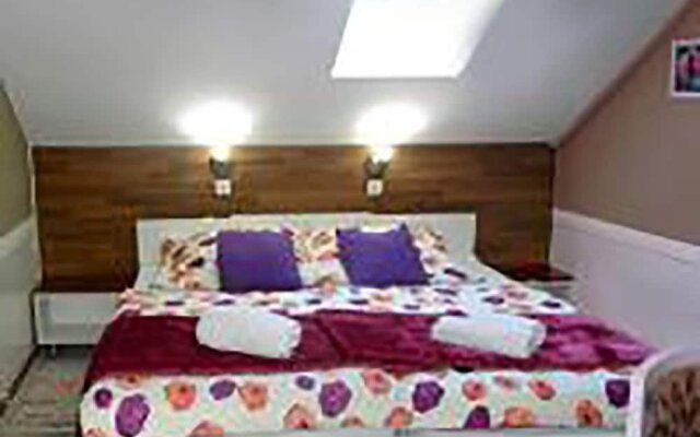 Villa Lucia Apartments & Rooms