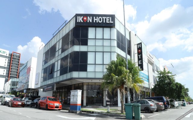 IKON Hotel At KLIA & KLIA2 by ZUZU