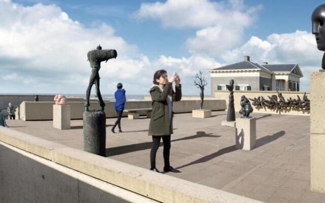 Private top floor, 150 m from the beach!