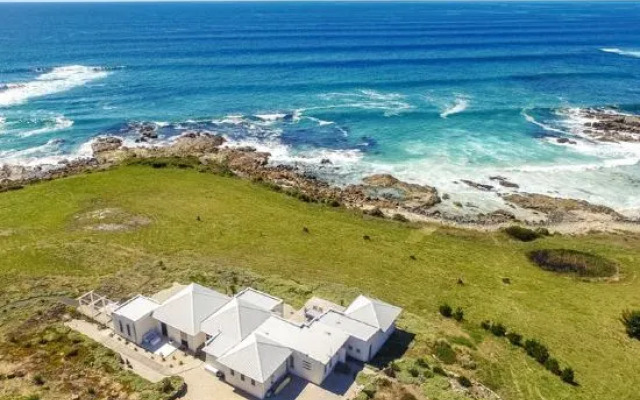 Saltwater - Absolute Oceanfront, Hot Tubs, Sauna, Fire Pits