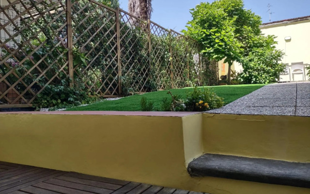 Movie Star Apartment with garden