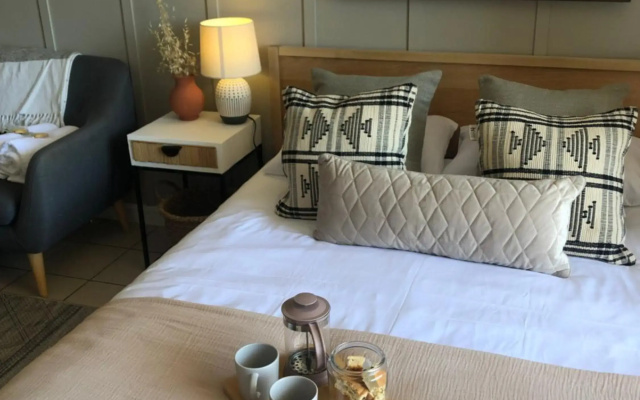 Courtyard Casual - stylish studio in heart of Stellenbosch centre
