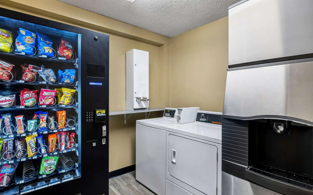 Super 8 by Wyndham Amsterdam