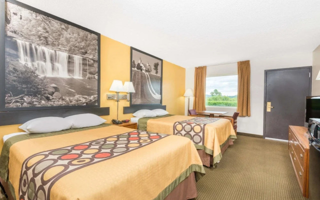 Super 8 Williamsburg