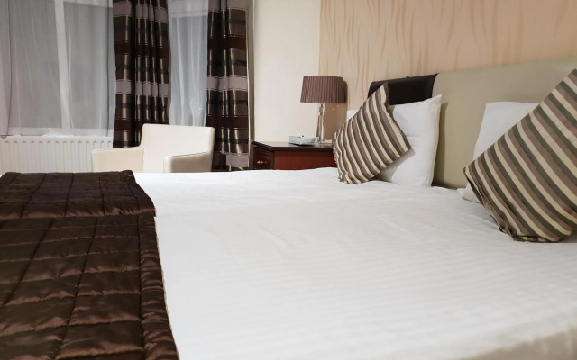 Ascot Hotel