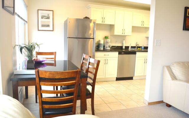 Sunny Westlake Suites by Metro