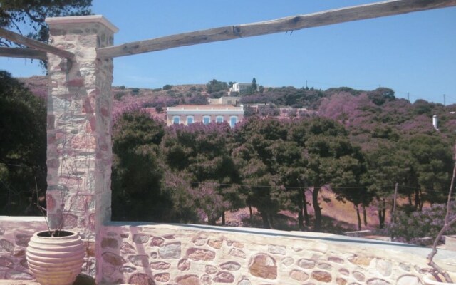 Enchanting Island House on Syros Island, Chroussa Village Surrounded b