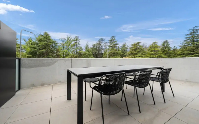 Braddon Studio With Communal BBQ