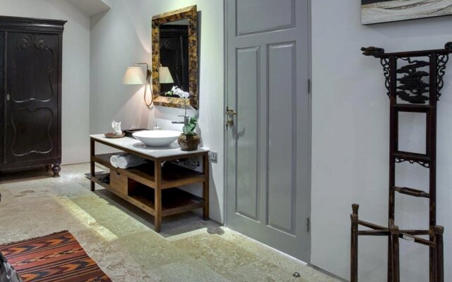 Room & Vespa Suite 2