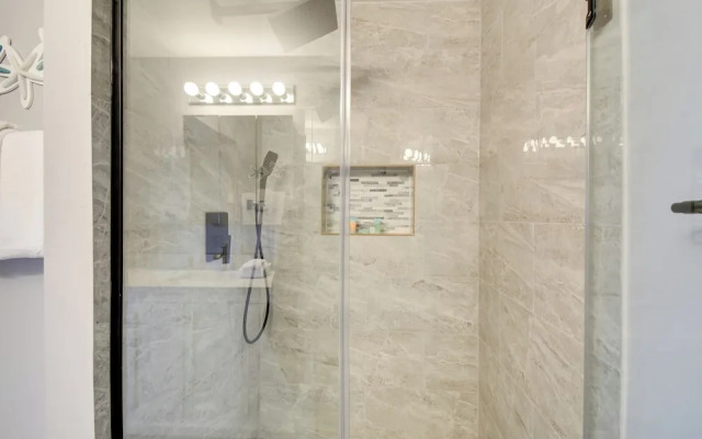 Waterfront PNW Escape w/ Deck & Beach Access!