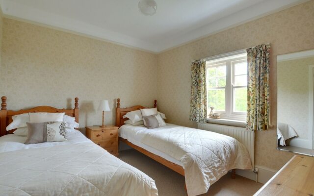 Quaint Cottage in Crowborough With Graden