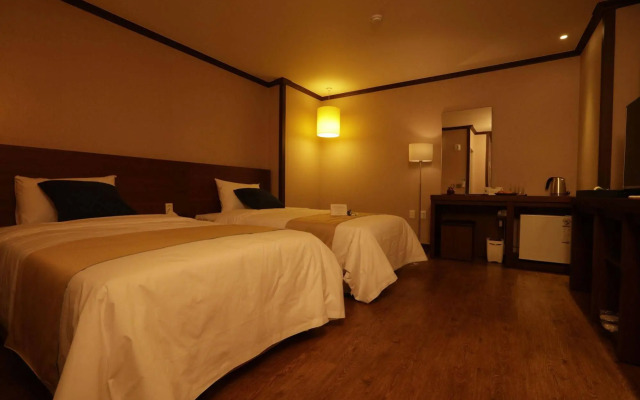 Yihua Hotel