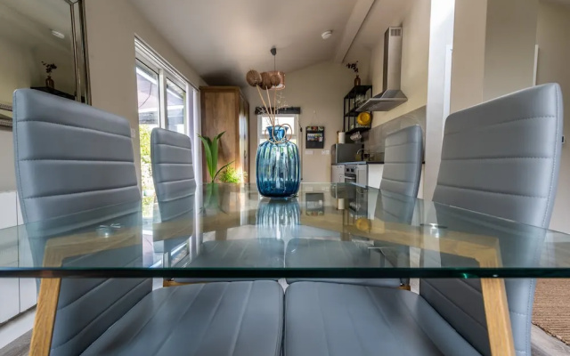 Newly Renovated, Stylish Self-catering Apartment