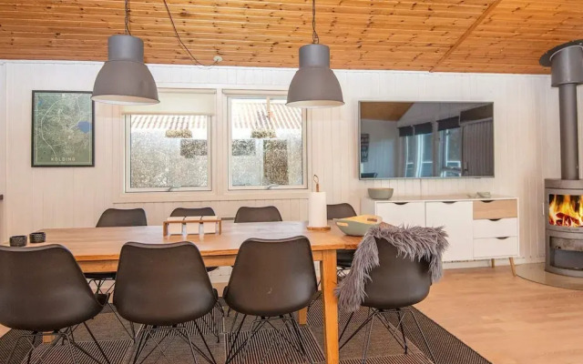 8 Person Holiday Home in Bjert-by Traum
