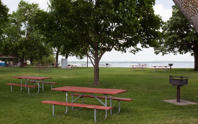 Hampton Inn Spicer Marina Area