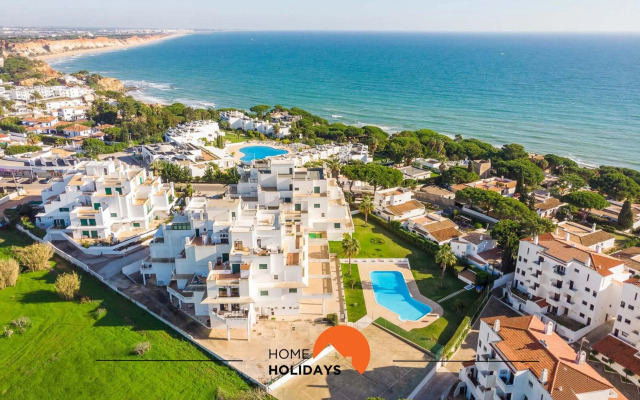 #071 Stunning Spacious Flat w Pool 5m Beach