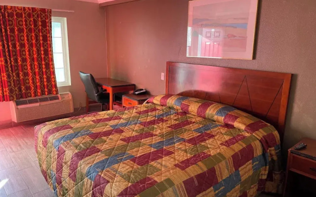 Passport Inn & Suites Corona Hotel
