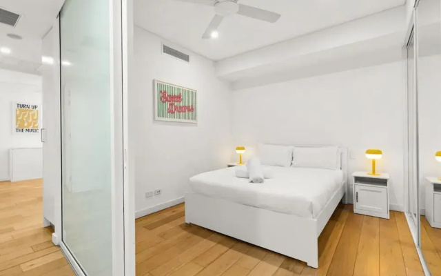 Central Luminous 2 Beds With Balcony Aircon