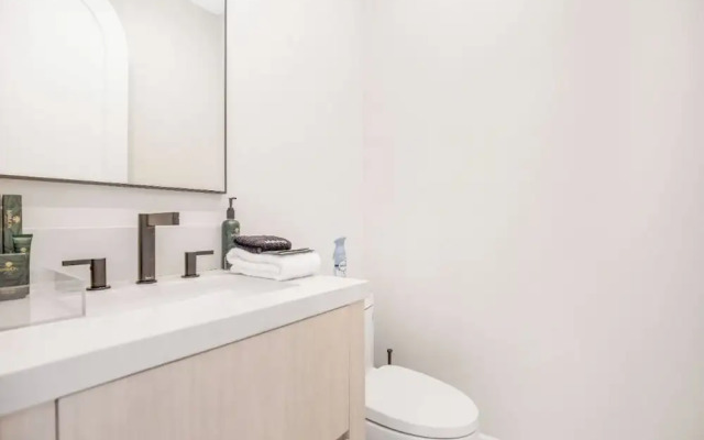 Villa Camellia - Charming 5 BR Home in the Heart of Studio City