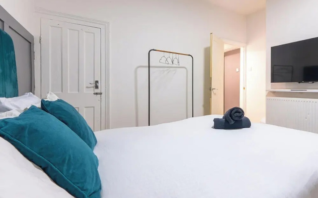 Modern Townhouse-free Parking-game Room-w-ifi