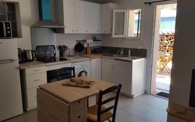 Appartement T2 neuf dans villa avec piscine