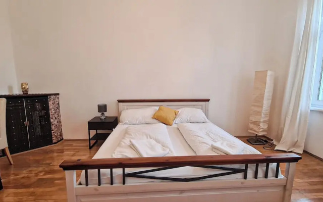 Modern 2BR Apt Long Stays Sleeps 5