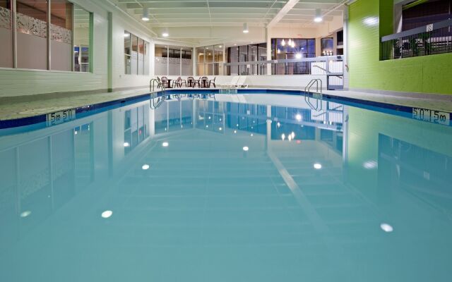 Holiday Inn Burlington Conference Centre by IHG