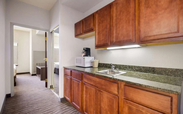 Clarion Pointe Charleston - West Ashley