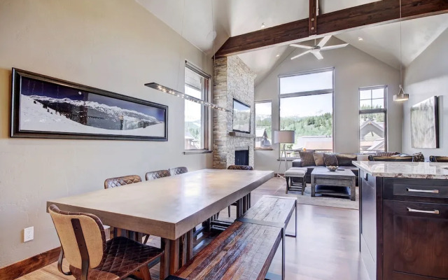 Slope View  3 Bedroom Townhouse by RedAwning