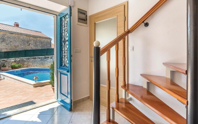 Beautiful Home in Orbanici With Wifi and 3 Bedrooms