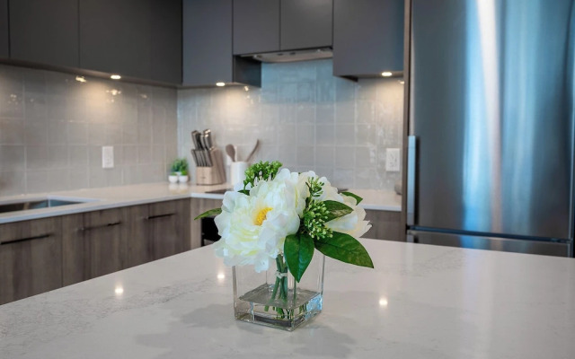 AQUA Corner Unit w Amazing View 614