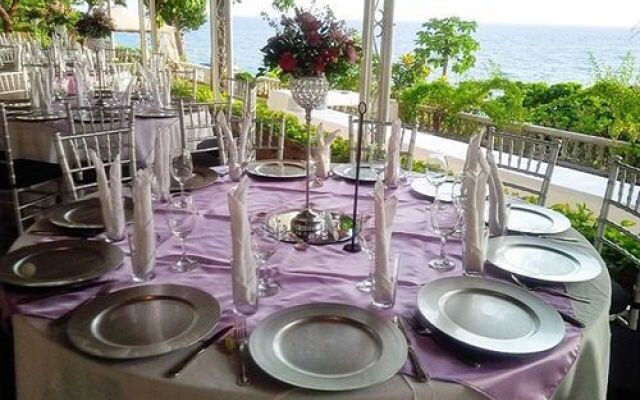 Wahoo Bay Beach Club & Resort