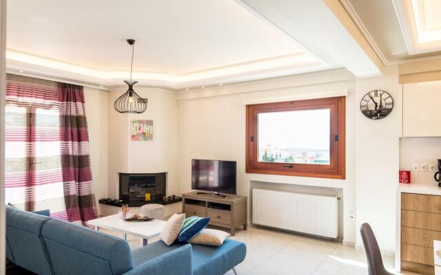 Leo - Unique Glyfada Apartment