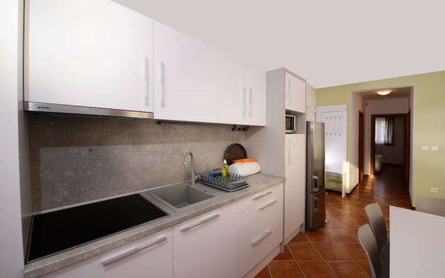 Plavo Nebo Oleander Apartments