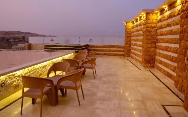 Sahara Pyramids Inn