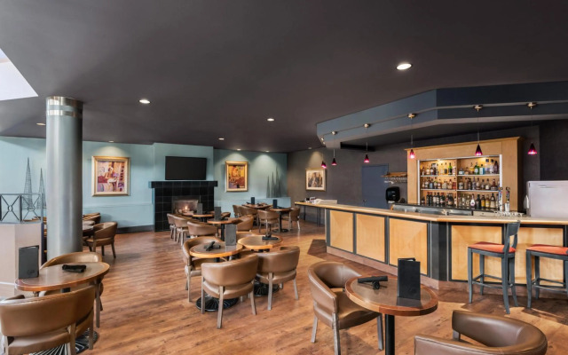 Royal Hotel Edmonton Airport, Trademark Collection by Wyndham