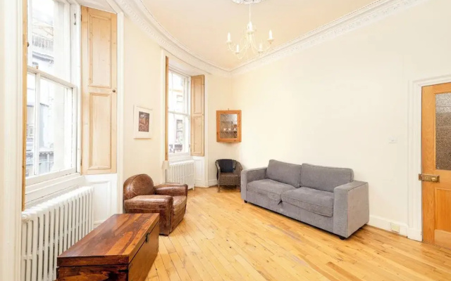 JOIVY Diagon Alley Apartment