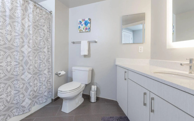 Boston Harbor View Luxury Suites