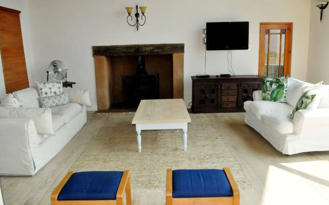 Fever Tree Manor