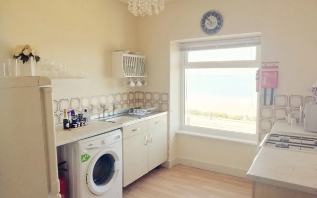 Llys Madoc, The Top Flat