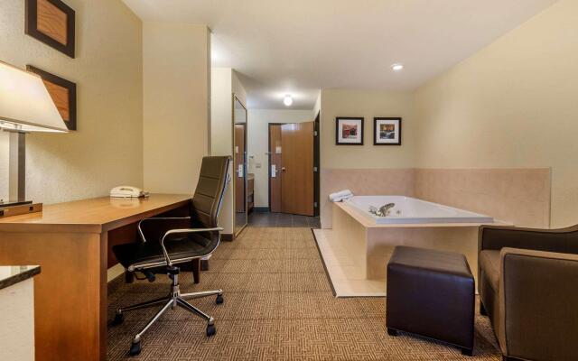 Comfort Inn Warren I-69