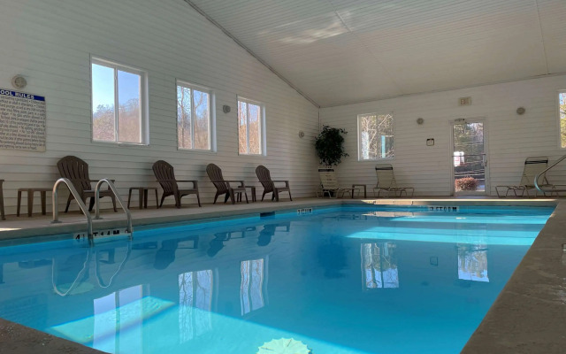 Clarion Pointe-Dillard near Blue Ridge Mountains