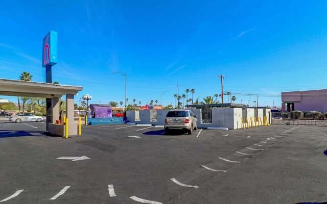 Super 8 Tucson/East/D.M.A.F. Area