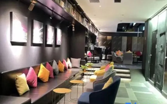 SK Simple Luxury Hotel (Shanghai Xujiahui Gymnasium Subway Station)