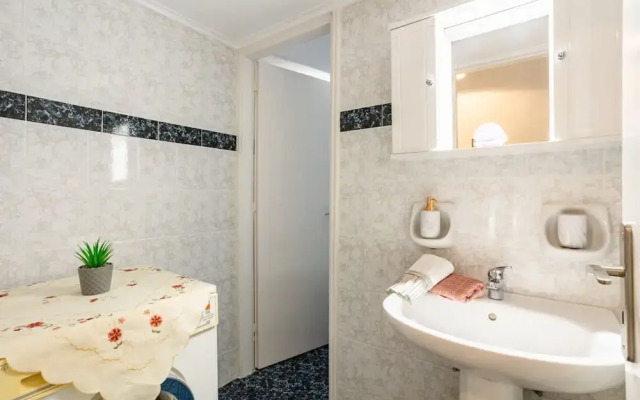 Seaside Family Haven - Avia s Spacious Getaway